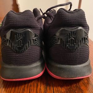 Kyrie Irving Youth Basketball Shoes